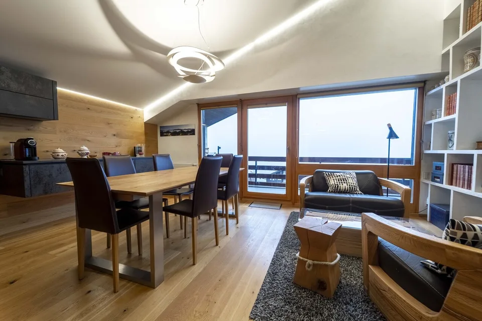 Renovated high-standard apartment with quality materials