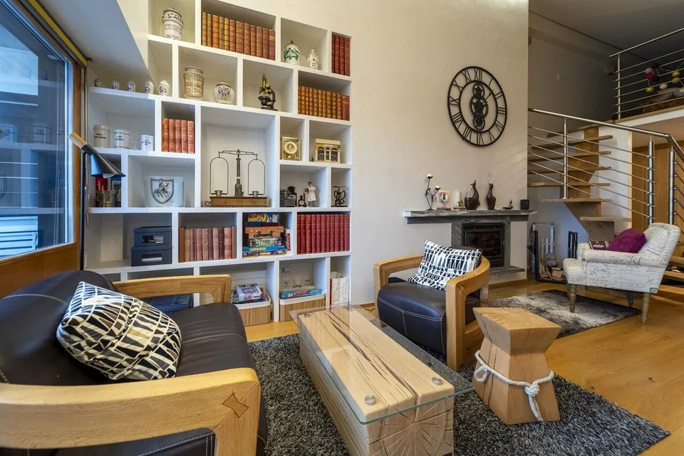 Renovated high-standard apartment with quality materials