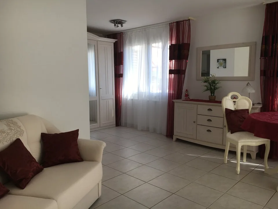 2,5-Zimmer-Wohnung möbliert – mit eigener Waschküche