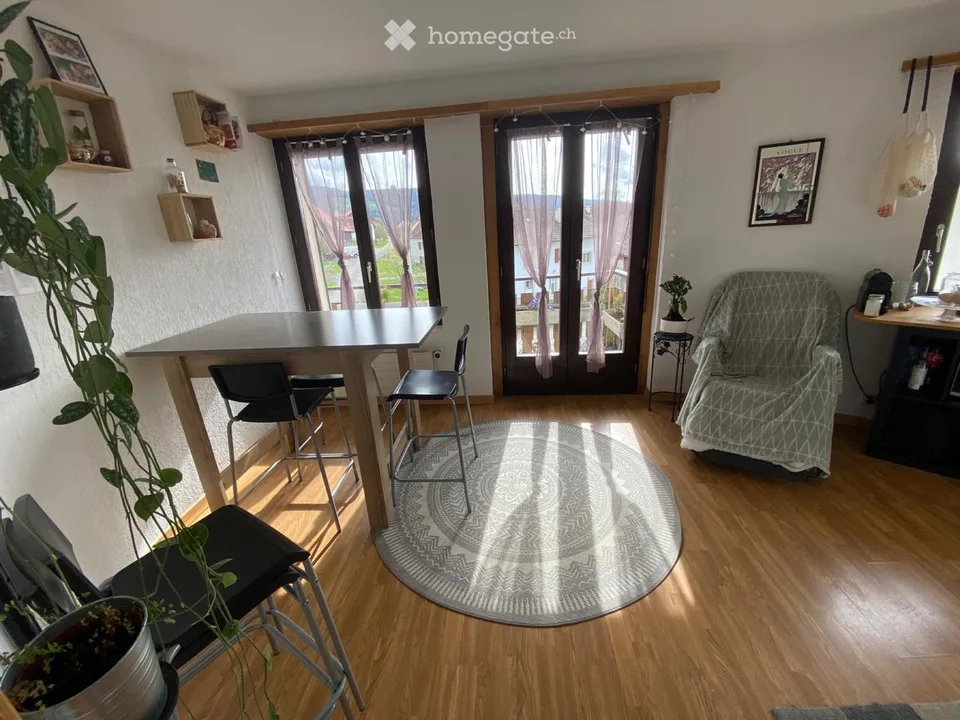 Charmanter 2,5-Zimmer-Wohnung mit Balkon in Fontenais