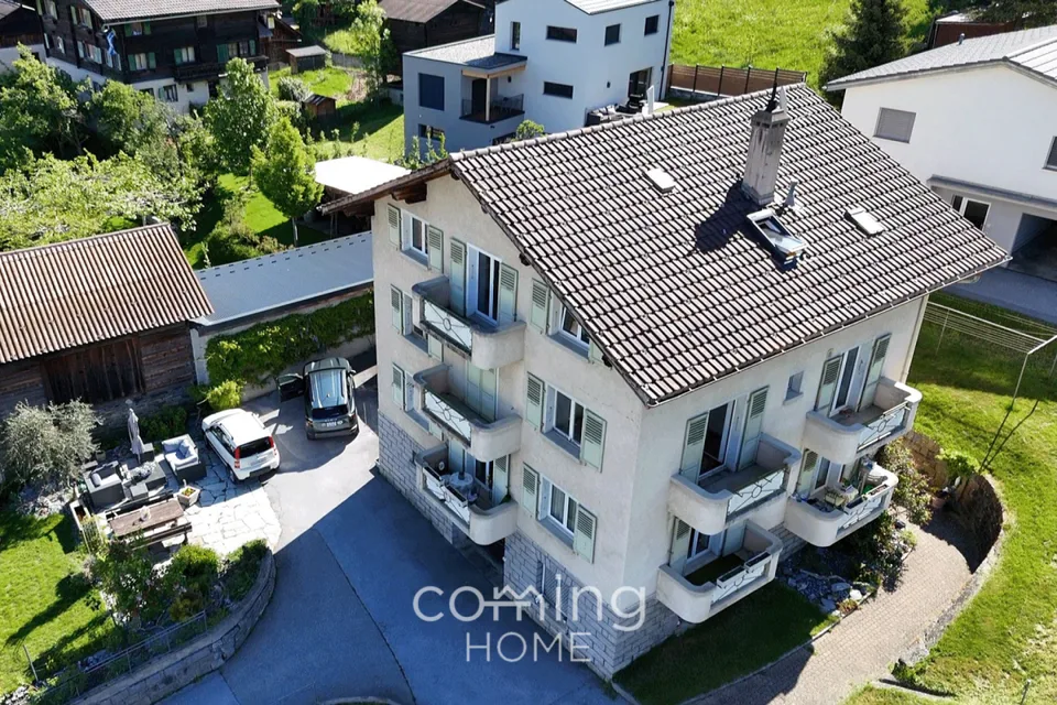 Appartement mansardé de 4 pièces à Ried-Brig - Rénové, ensoleillé, avec vue sur les montagnes