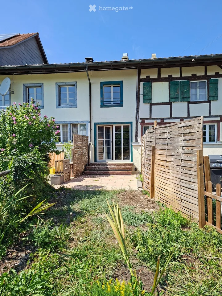 Flarzhaus an ruhiger, grüner und sonniger Lage mit Sicht auf Bäretswil