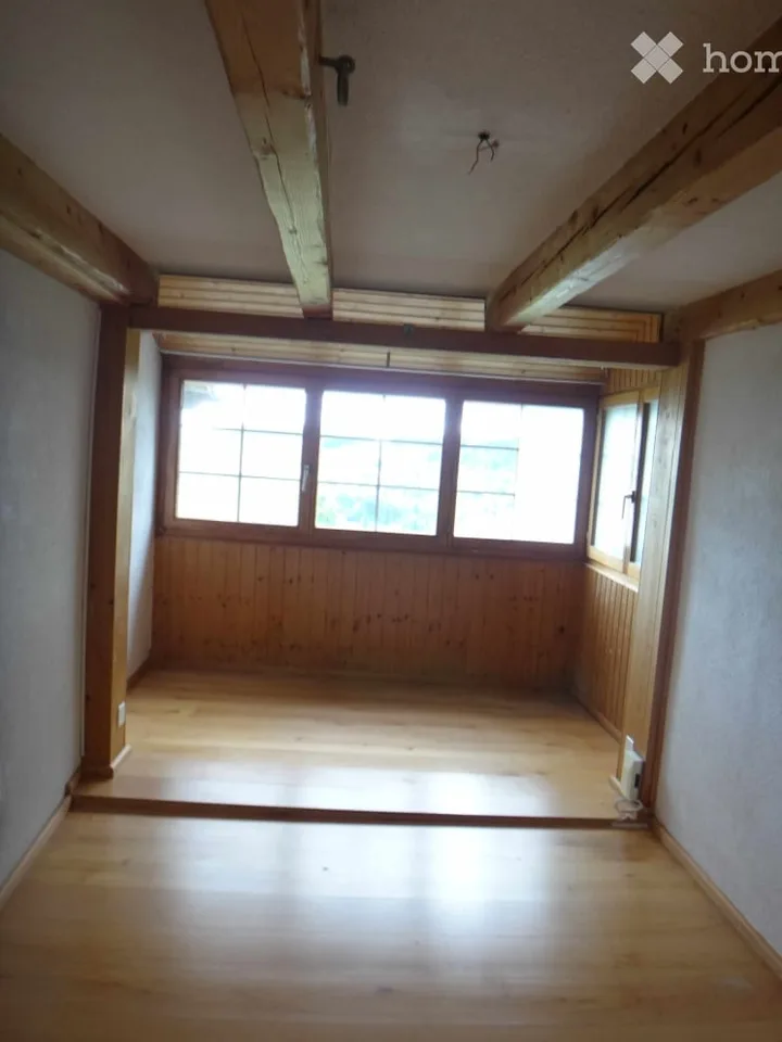 Flarzhaus an ruhiger, grüner und sonniger Lage mit Sicht auf Bäretswil