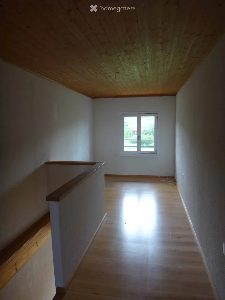 Flarzhaus an ruhiger, grüner und sonniger Lage mit Sicht auf Bäretswil
