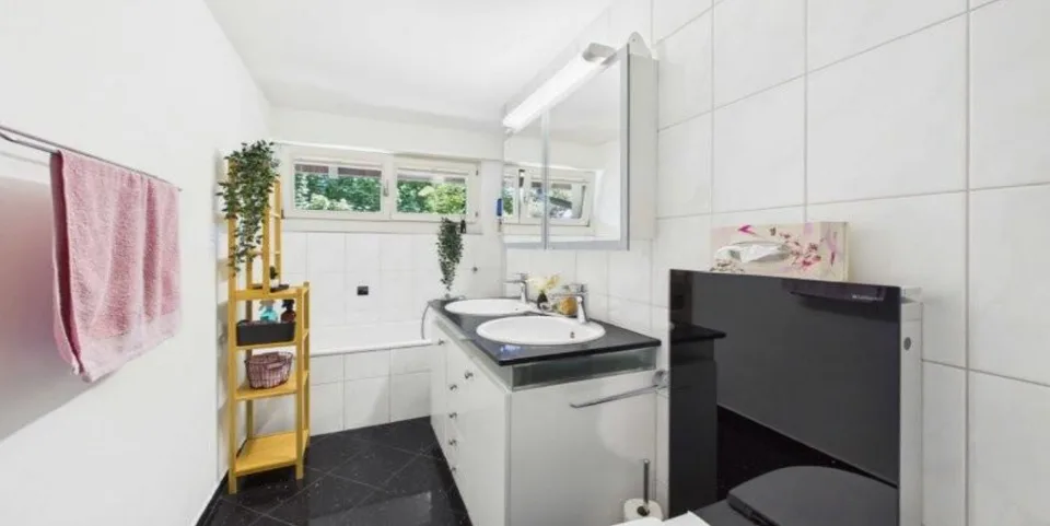 ***Bright 4.5-room apartment with balcony***