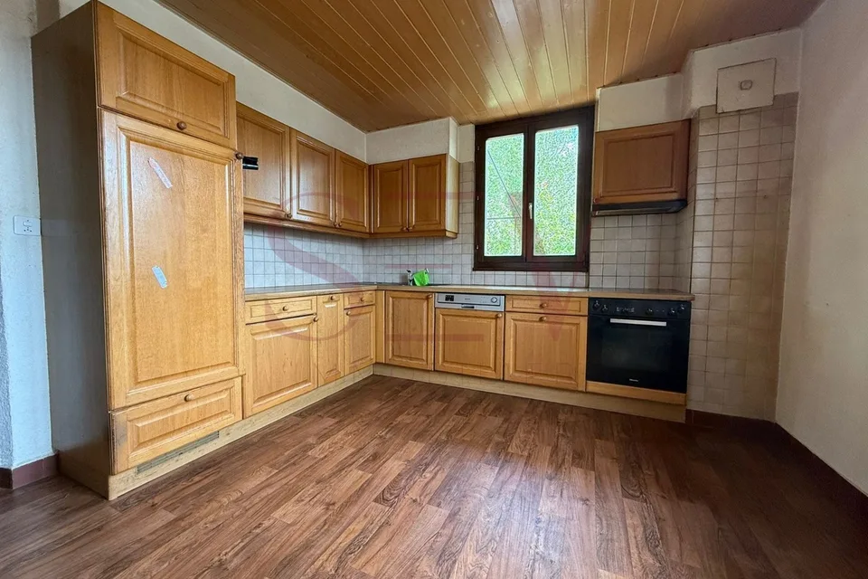 2 Wohnungen mit 3.5 Zimmern - Chalet mit Charakter und freier Sicht