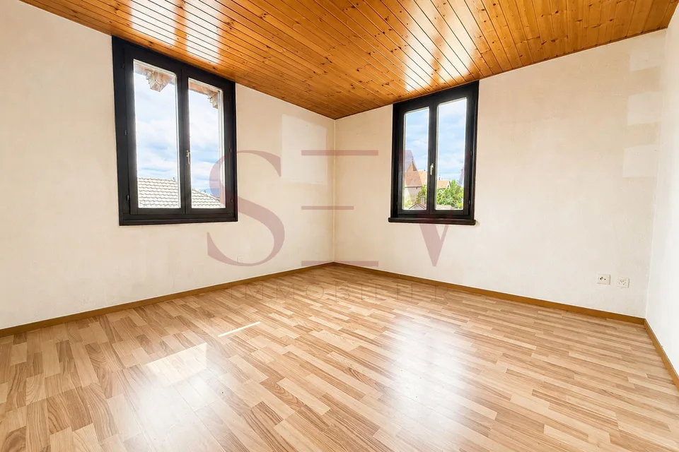 2 Wohnungen mit 3.5 Zimmern - Chalet mit Charakter und freier Sicht