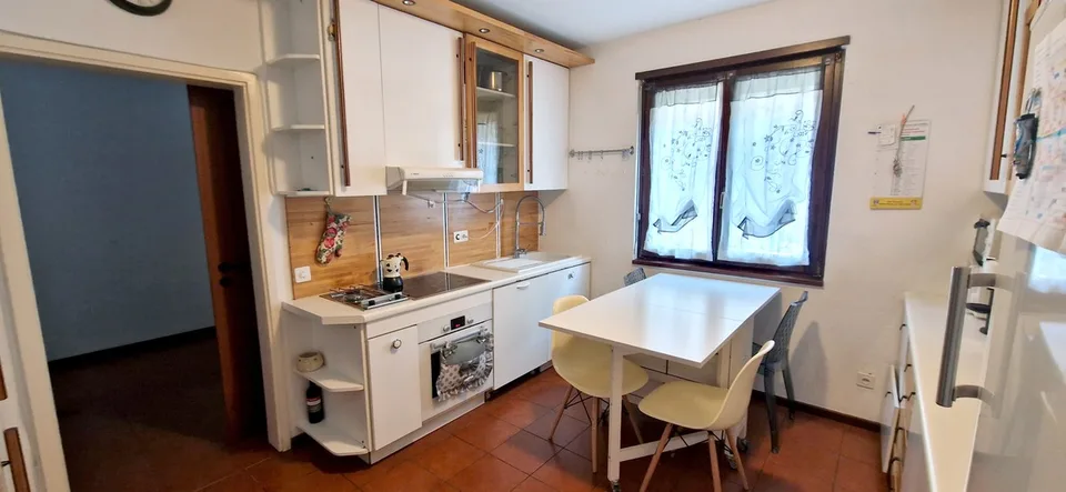 Spacious semi-detached house 6.5 with panoramic terrace and gardens