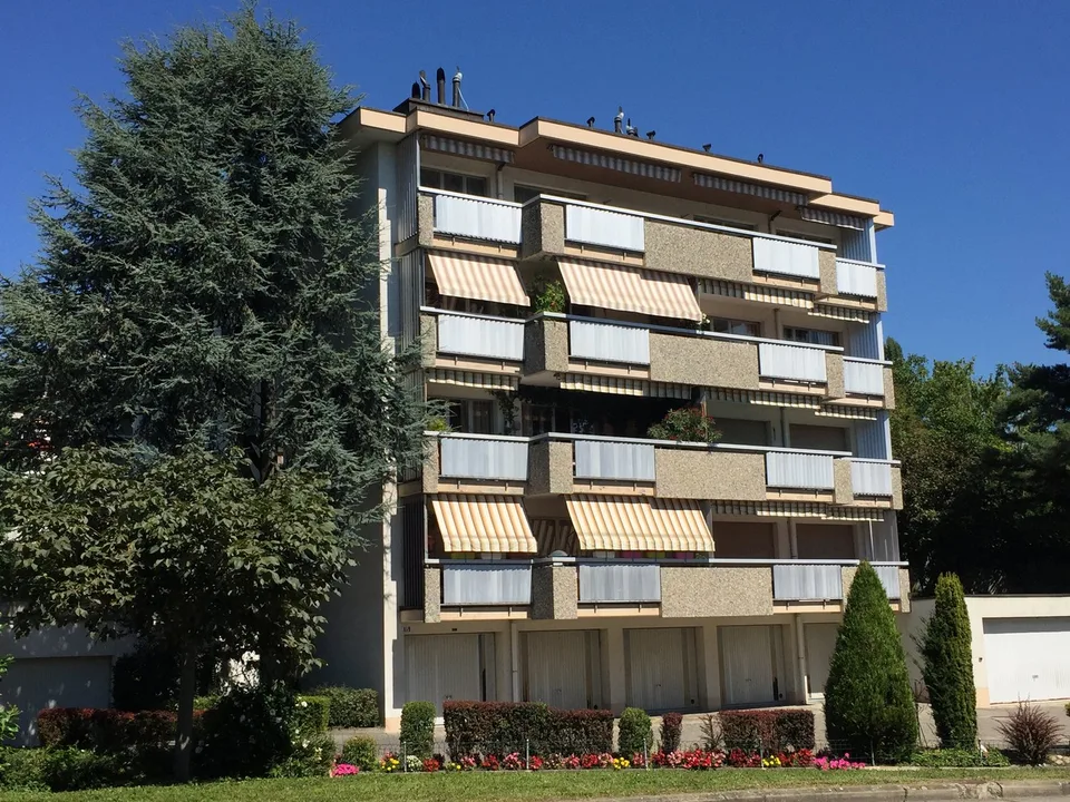 Appartement rafraîchi de 4.5 pièces, rez-de-chaussée, env. 92 m2
