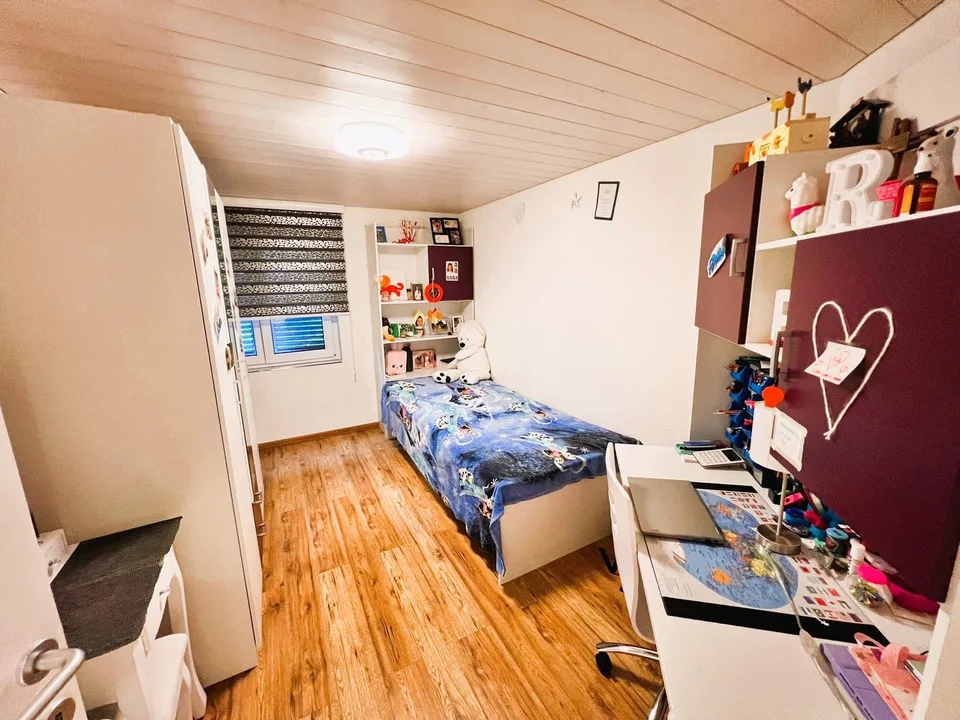 Quietly located yet close to the center 5 minutes on foot to the train station
