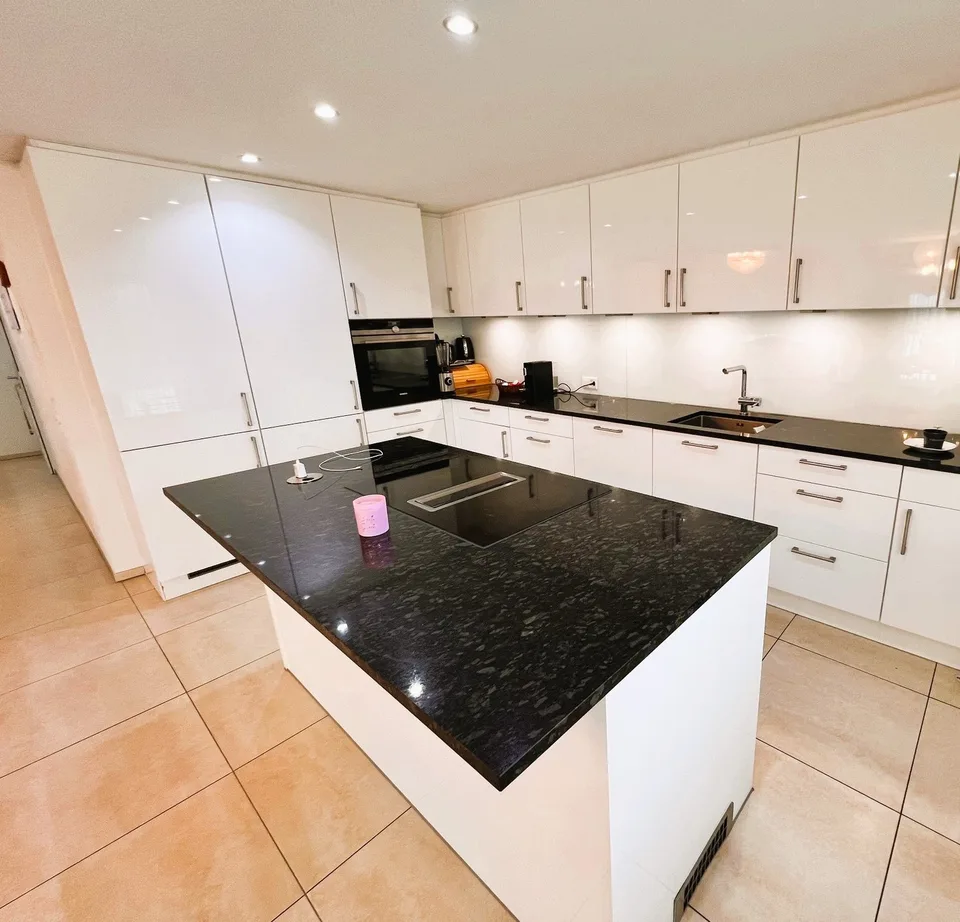 Quietly located yet close to the center 5 minutes on foot to the train station