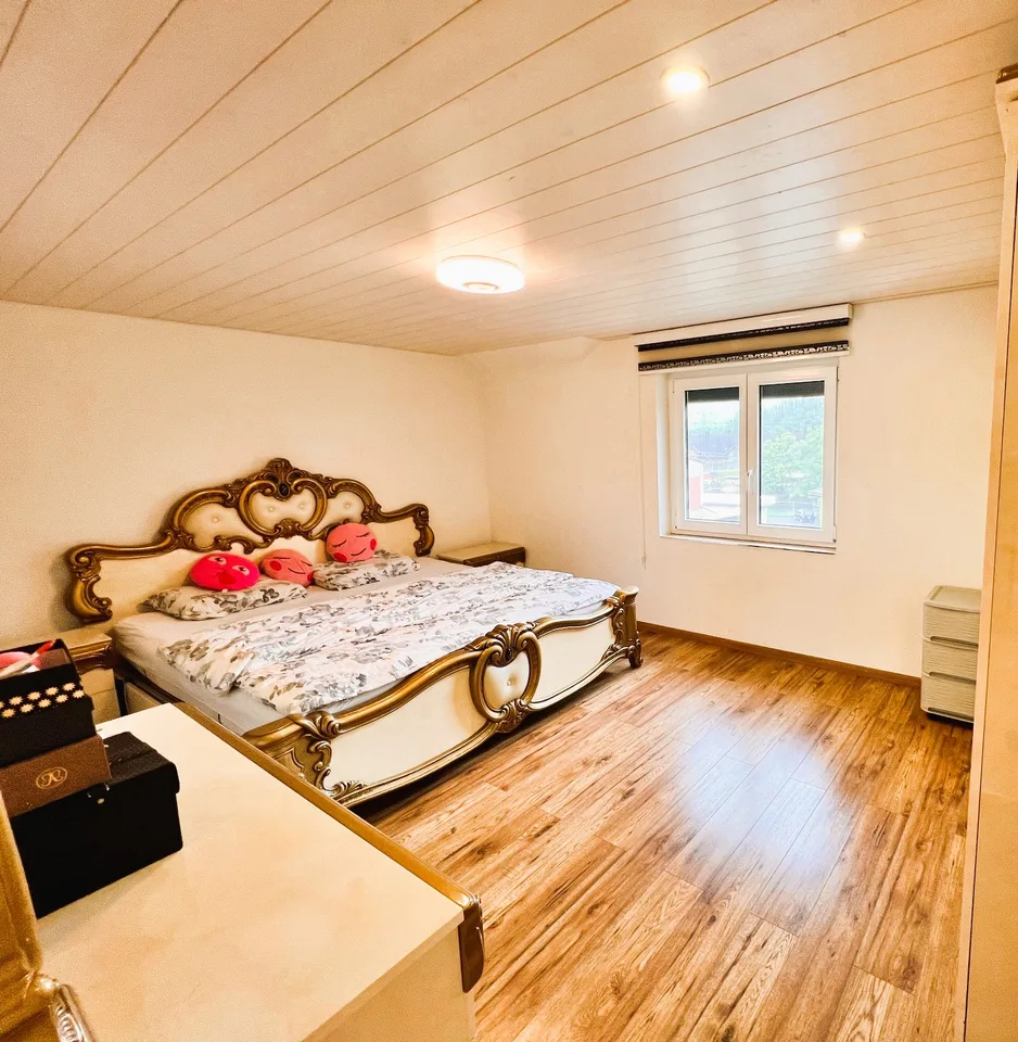 Quietly located yet close to the center 5 minutes on foot to the train station