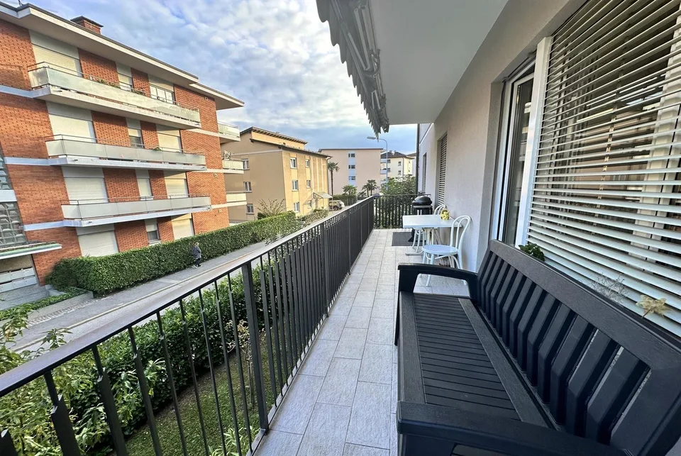 AMPIO 4.5 LOCALI COME NUOVO CON BALCONE A LUGANO BREGANZONA