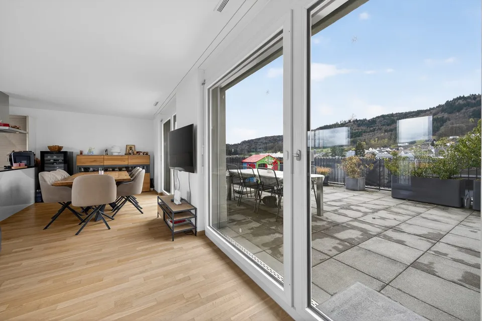 ***RESERVIERT*** BIJOU - 2.5-Zimmer-Attikawohnung vor den Toren Zürichs