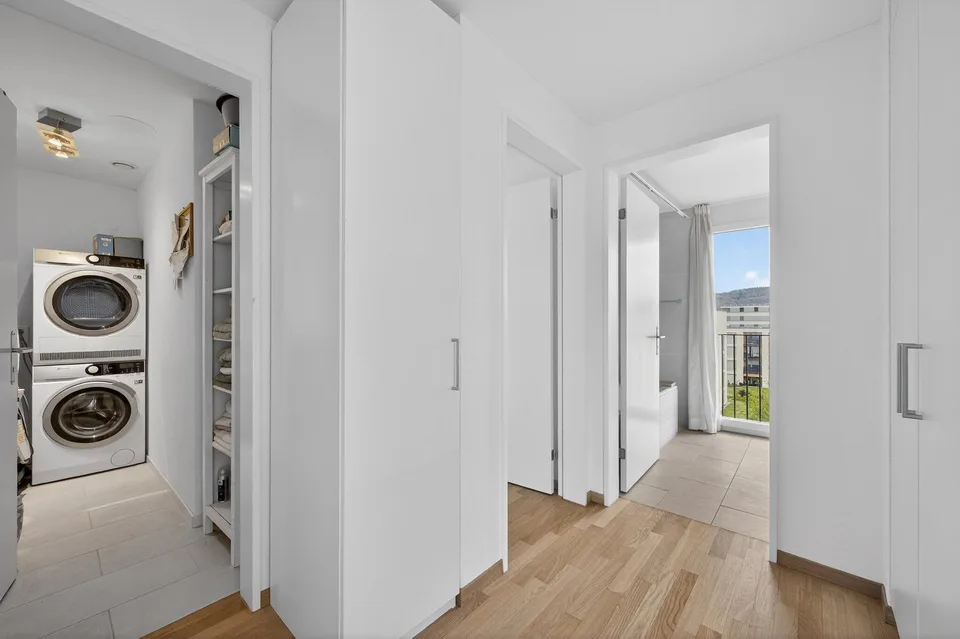 ***RESERVIERT*** BIJOU - 2.5-Zimmer-Attikawohnung vor den Toren Zürichs