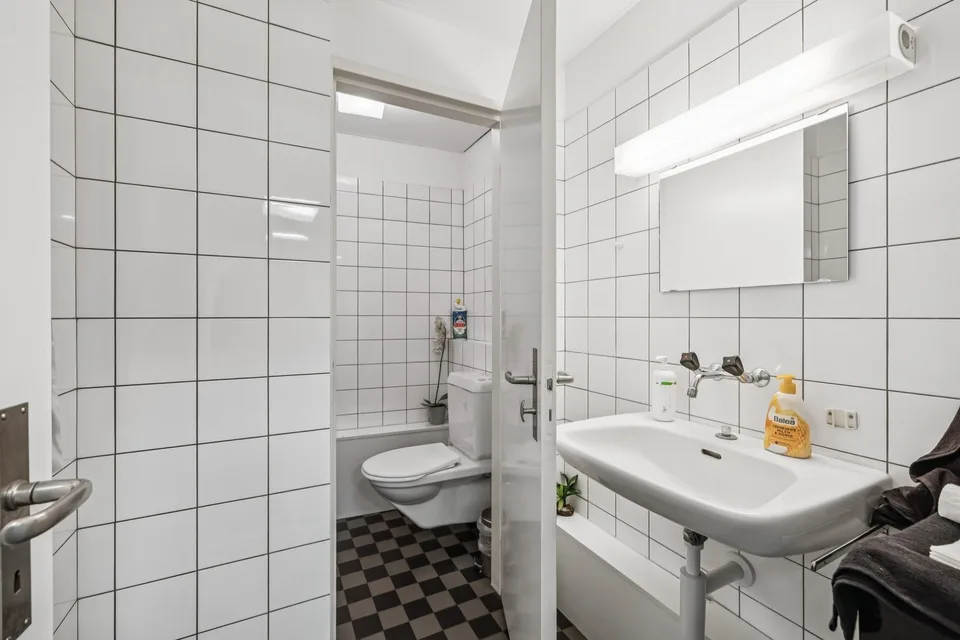 Coiffeur Lokal an bester Lage in Basel – Foto 4 von 5