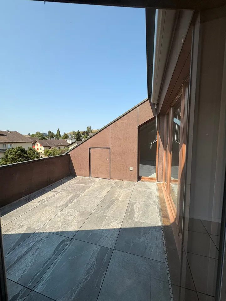 Wunderschöne preisgünstige Dachwohnung mit Cheminée, ruhig und doch zentral