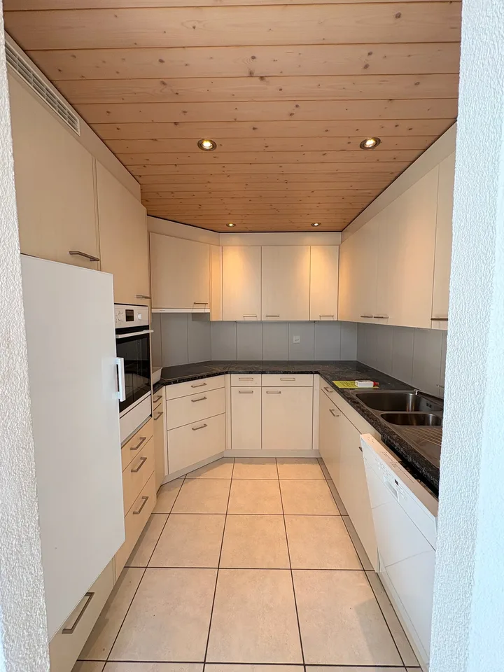 Wunderschöne preisgünstige Dachwohnung mit Cheminée, ruhig und doch zentral
