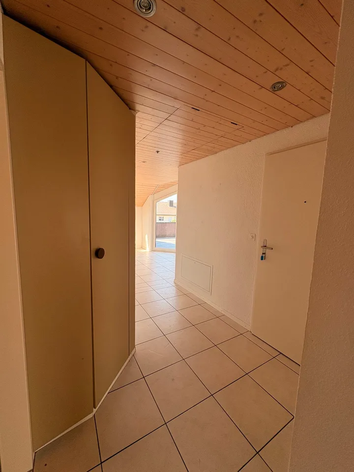 Wunderschöne preisgünstige Dachwohnung mit Cheminée, ruhig und doch zentral