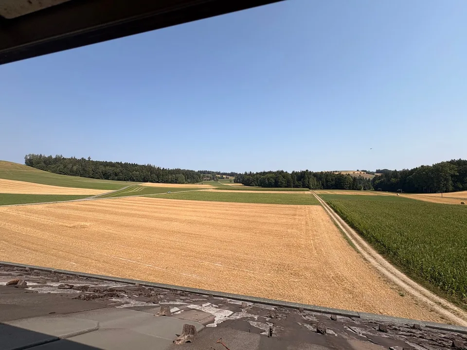 Wunderschöne preisgünstige Dachwohnung mit Cheminée, ruhig und doch zentral