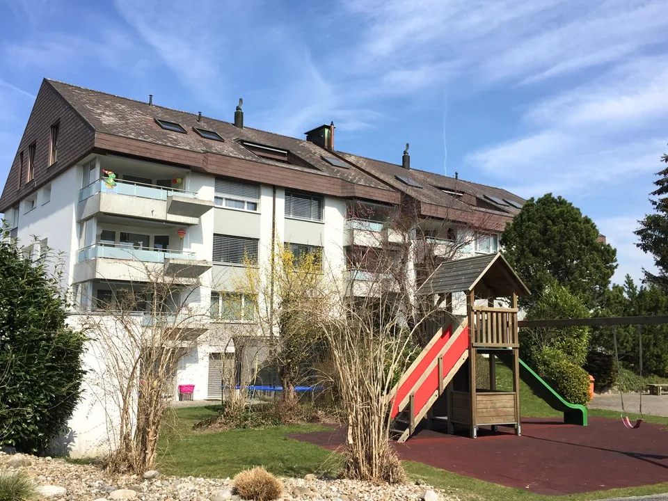 Wunderschöne preisgünstige Dachwohnung mit Cheminée, ruhig und doch zentral