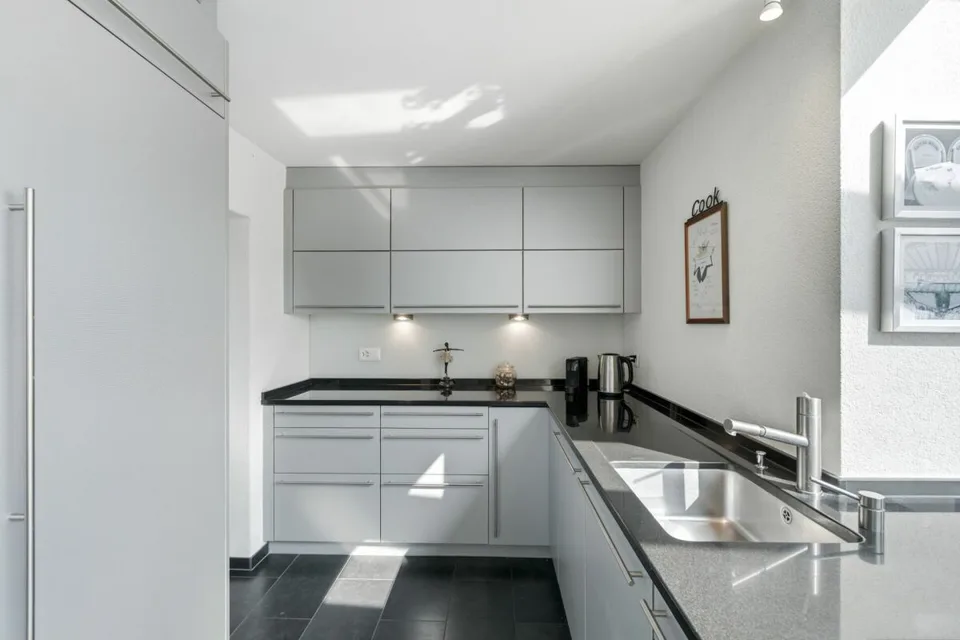 Vivere con vista: casa unifamiliare di 6,5 locali, stile elegante, con piscina
