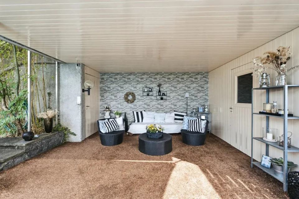 Vivere con vista: casa unifamiliare di 6,5 locali, stile elegante, con piscina
