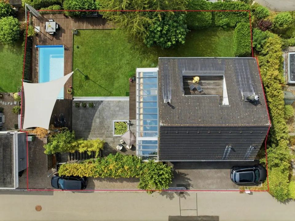 Vivere con vista: casa unifamiliare di 6,5 locali, stile elegante, con piscina