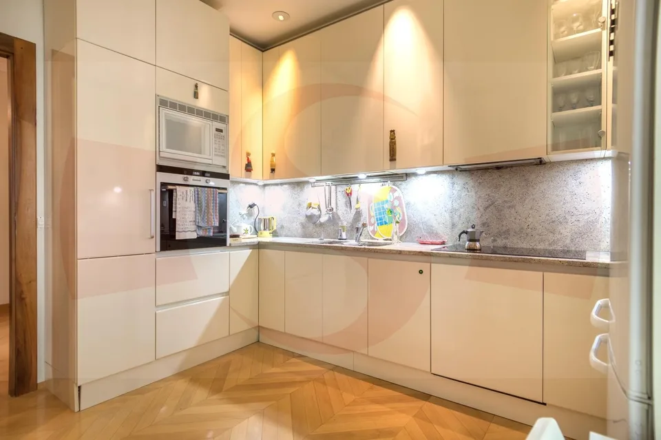 Rare appartement proche de l'église Russe