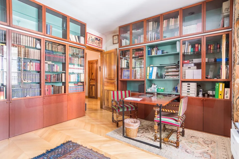 Rare appartement proche de l'église Russe