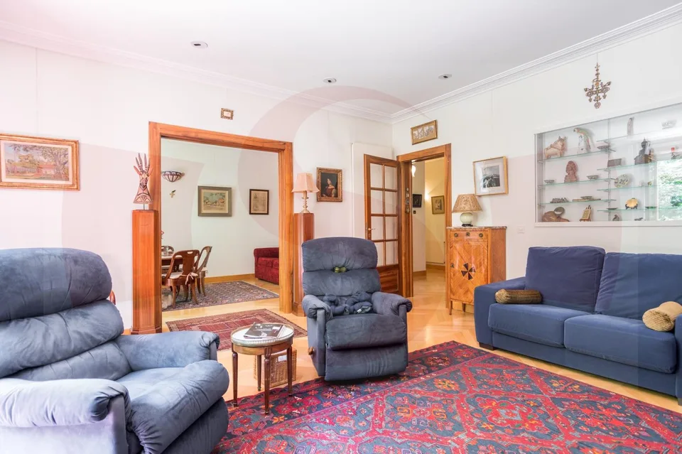 Rare appartement proche de l'église Russe