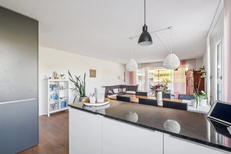 Modern, perfectly thought-out 3.5-room apartment centrally and naturally located in Safenwil