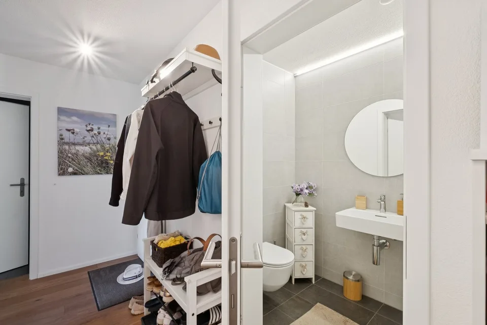 Modern, perfectly thought-out 3.5-room apartment centrally and naturally located in Safenwil