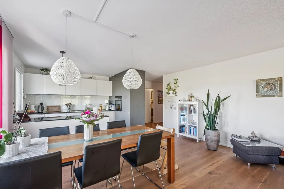Modern, perfectly thought-out 3.5-room apartment centrally and naturally located in Safenwil