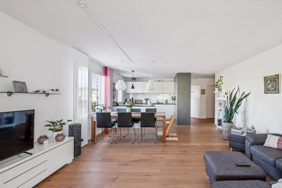 Modern, perfectly thought-out 3.5-room apartment centrally and naturally located in Safenwil