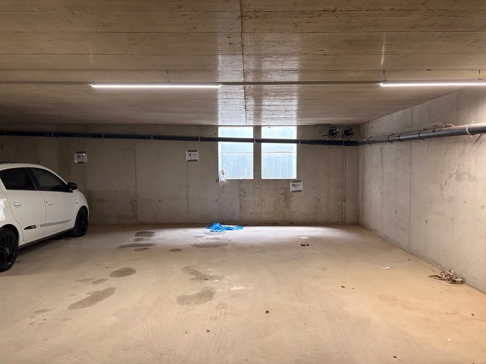 Einstellhallenplätze in Tiefgarage Huttwil zu vermieten