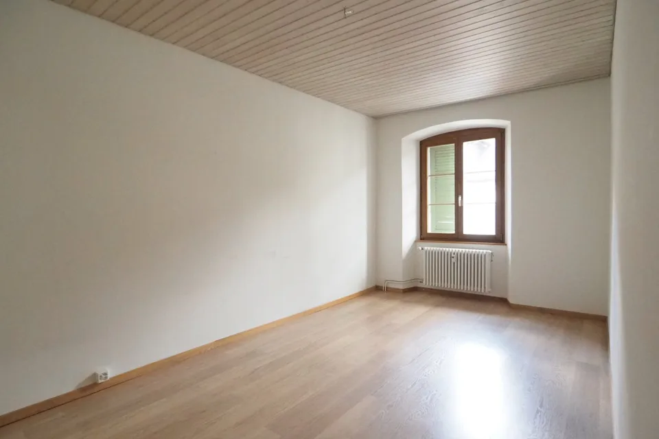 À louer un spacieux appartement duplex/maisonnette de 6,5 pièces dans le Stedtli Laufen.