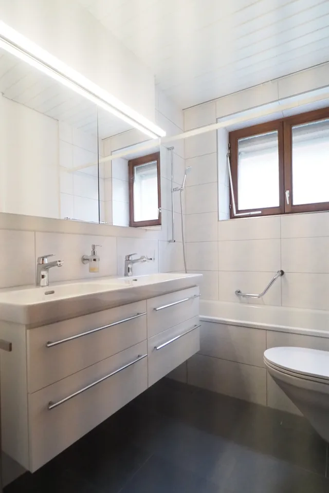 À louer un spacieux appartement duplex/maisonnette de 6,5 pièces dans le Stedtli Laufen.