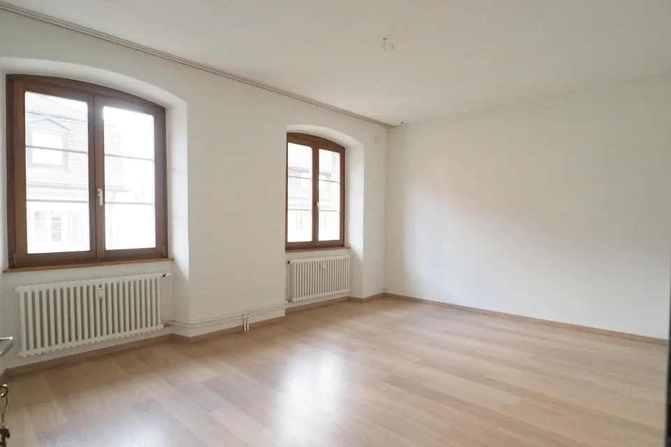À louer un spacieux appartement duplex/maisonnette de 6,5 pièces dans le Stedtli Laufen.