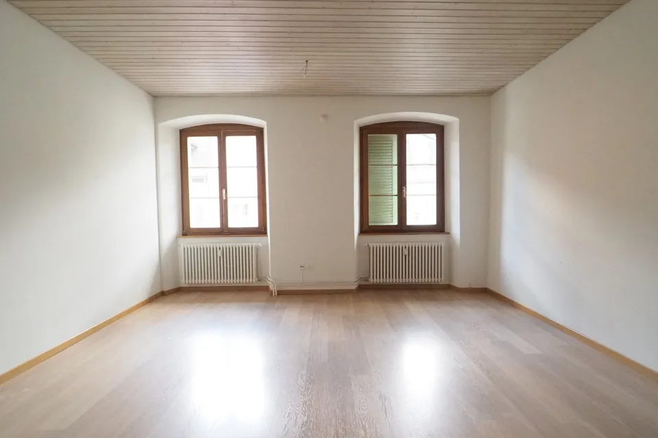 À louer un spacieux appartement duplex/maisonnette de 6,5 pièces dans le Stedtli Laufen.