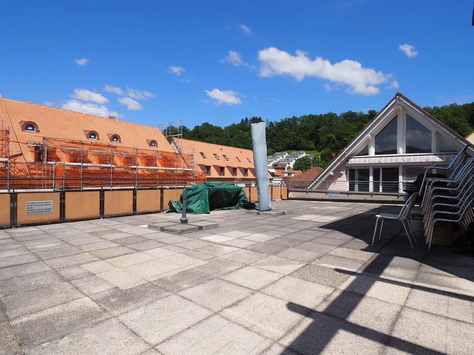 À louer un spacieux appartement duplex/maisonnette de 6,5 pièces dans le Stedtli Laufen.