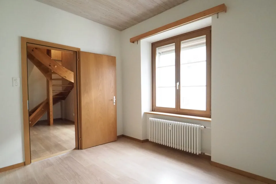 À louer un spacieux appartement duplex/maisonnette de 6,5 pièces dans le Stedtli Laufen.