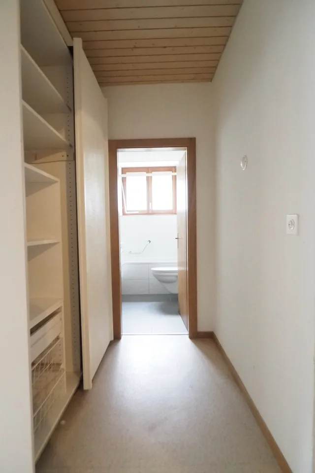 À louer un spacieux appartement duplex/maisonnette de 6,5 pièces dans le Stedtli Laufen.