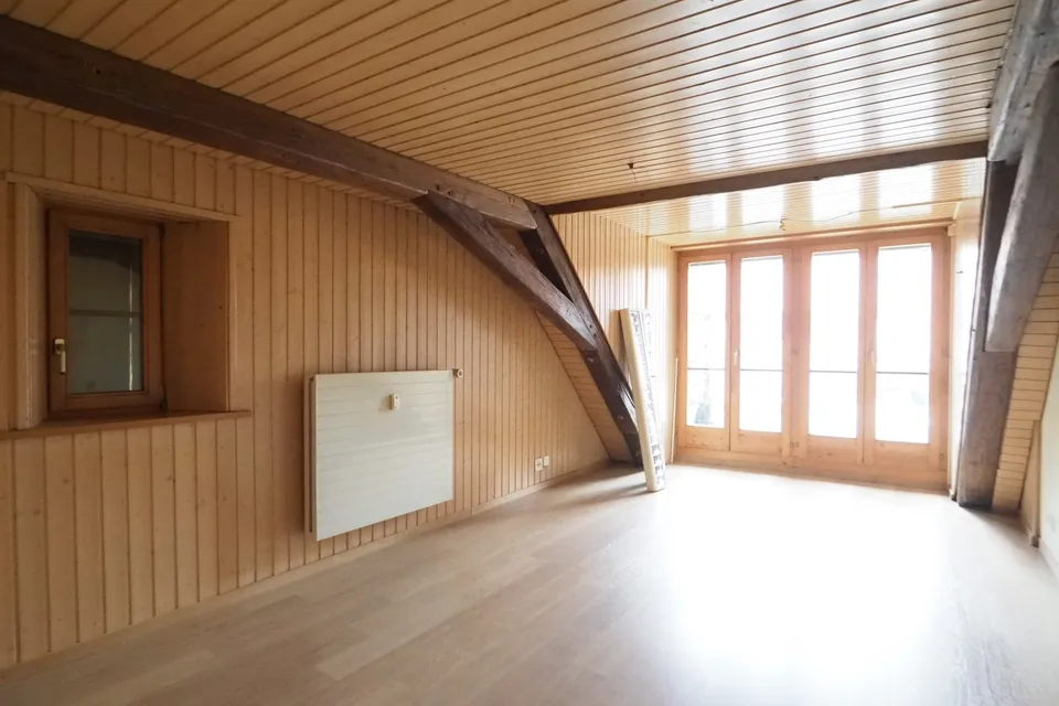 À louer un spacieux appartement duplex/maisonnette de 6,5 pièces dans le Stedtli Laufen.