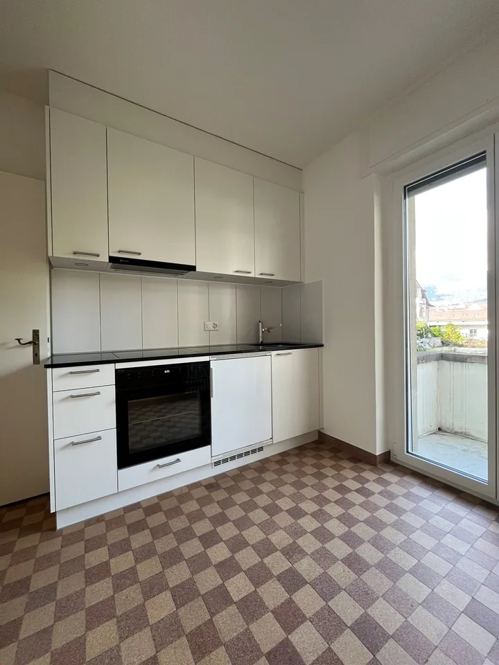 Appartamento in vecchio edificio ristrutturato, vicino alla stazione principale, ideale per pendolari