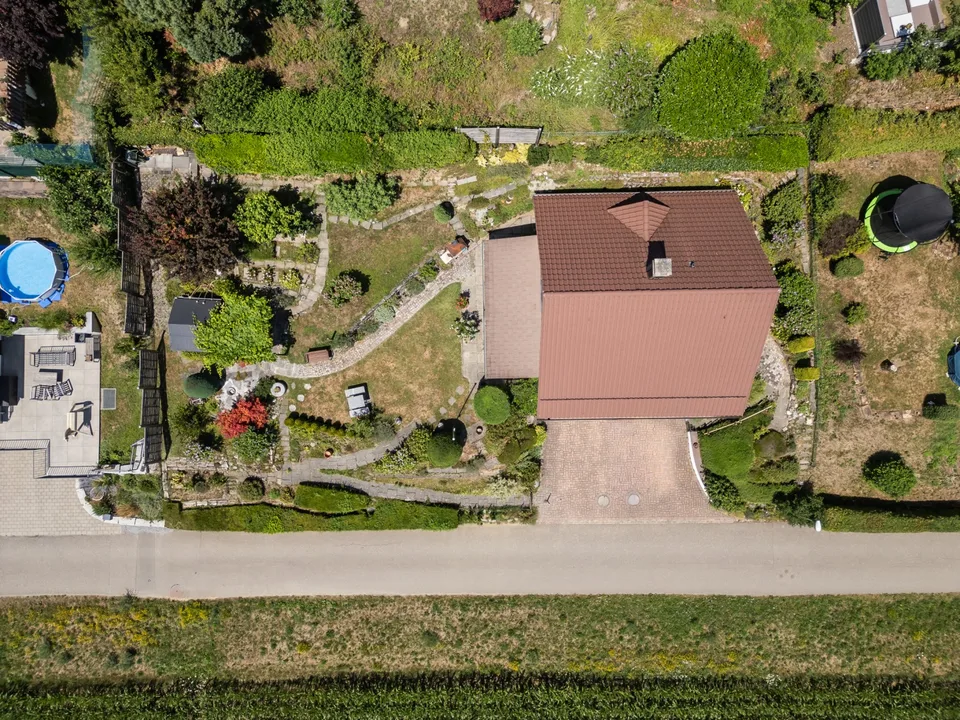 Casa unifamiliare indipendente con grande giardino