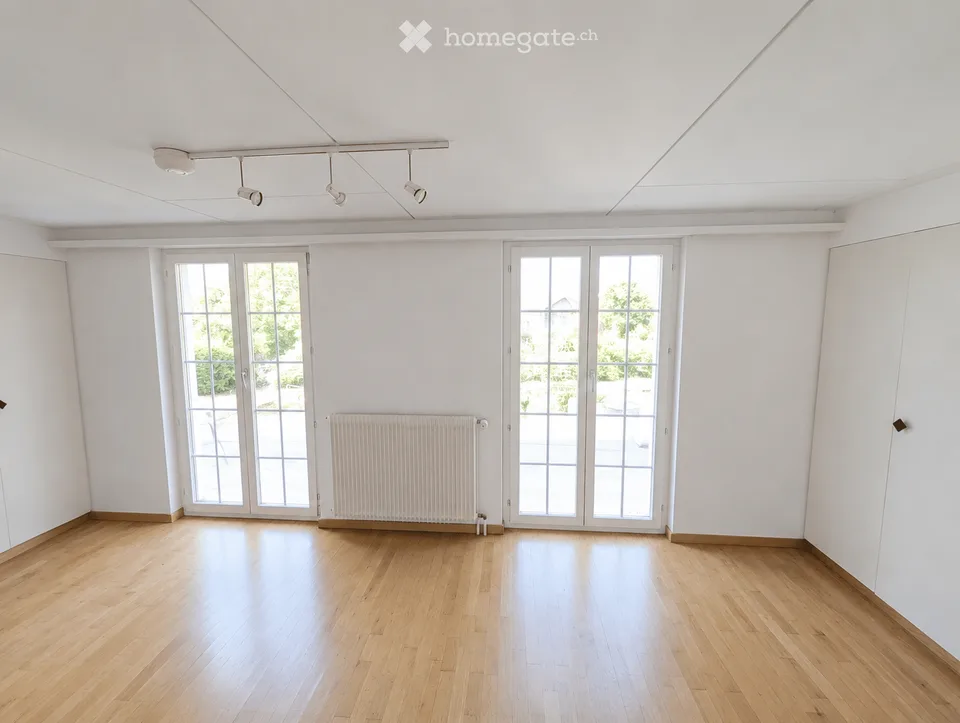 Casa di due famiglie affascinante di 4,5 locali a Huttwil – disponibile immediatamente!