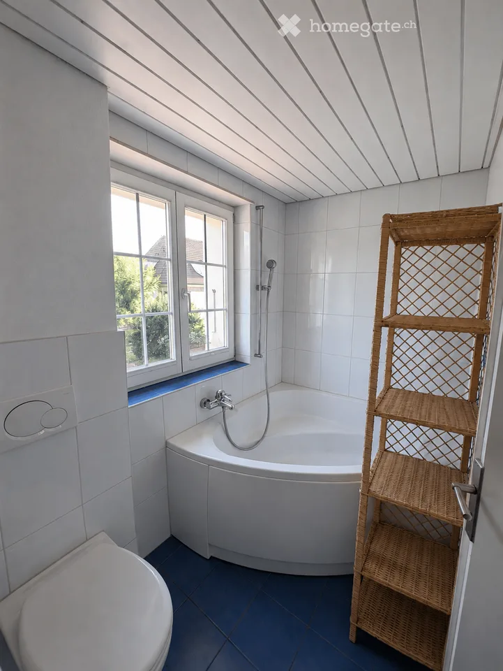 Casa di due famiglie affascinante di 4,5 locali a Huttwil – disponibile immediatamente!