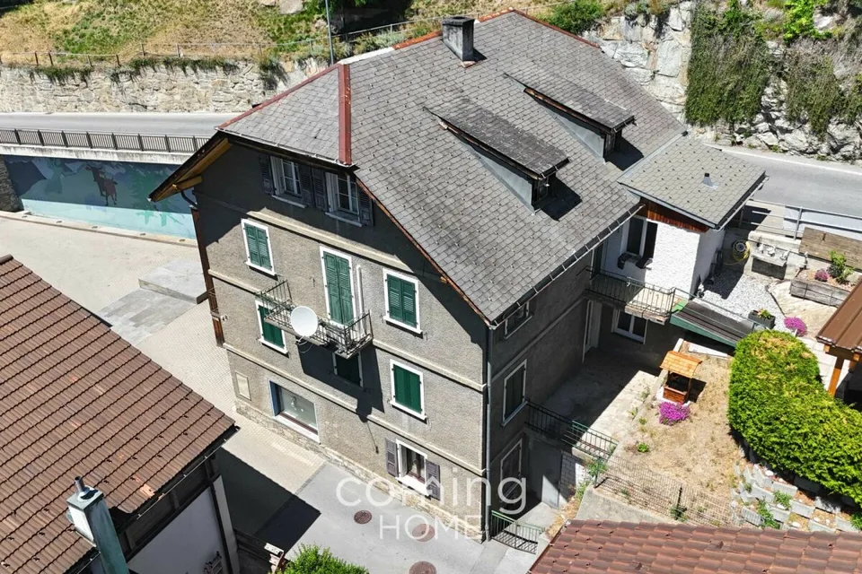 Appartement de 4 pièces rénové à Eggerberg avec balcon ensoleillé