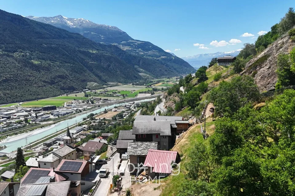 Appartement de 4 pièces rénové à Eggerberg avec balcon ensoleillé